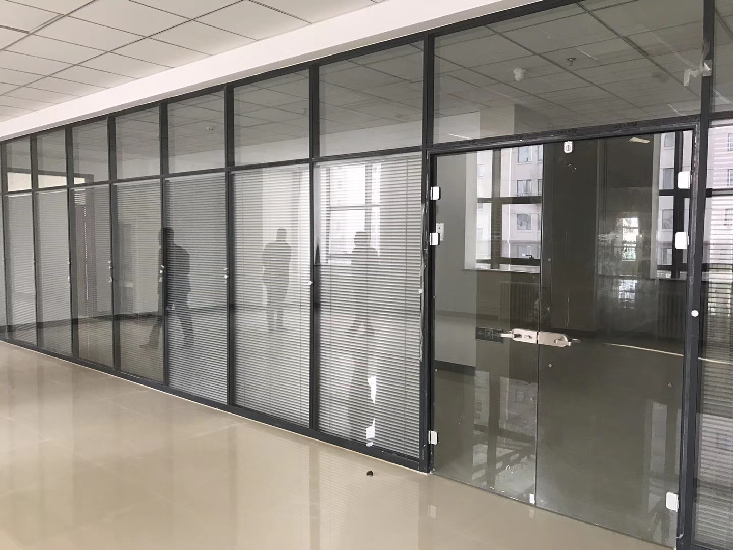 溪湖区办公百叶隔断电动门 - 厂家